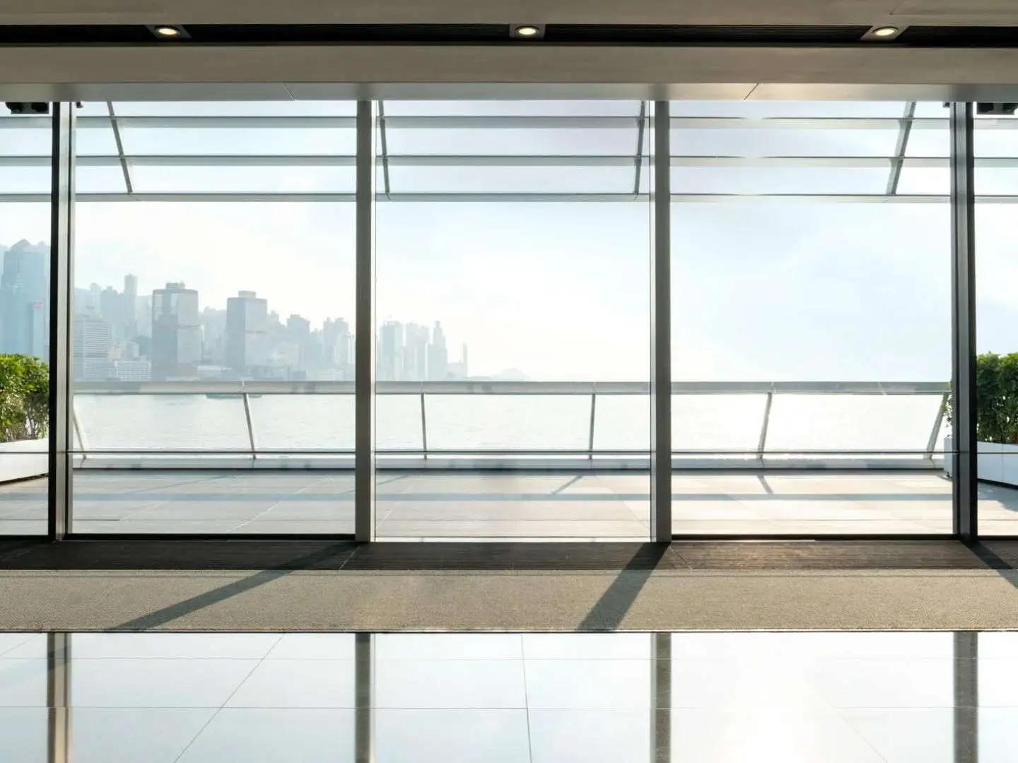 Raumhohe cero Glasfront mit Panoramablick